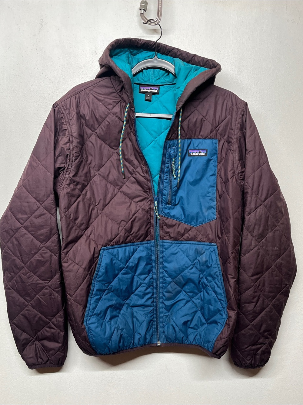 Patagonia Men's Diamond Quilted Bomber Hooded Jacket Plum Blue Medium